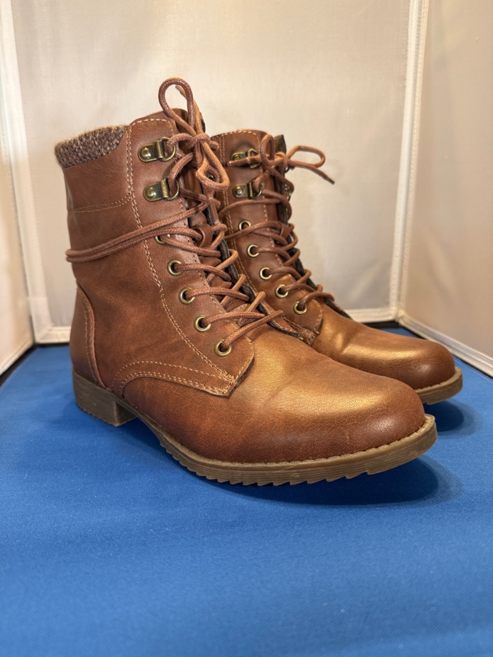 Classic Lace-Up Brown Combat Boots with Knit Collar